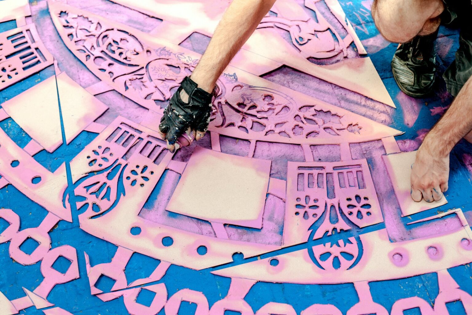 how-to-use-printable-stencils-to-paint-designs-on-your-walls-at